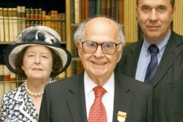 Image for article 'When I met Harold Burson'