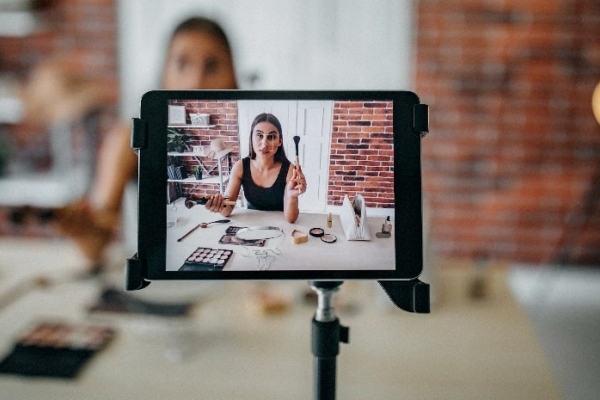 Image for article 'How to understand and leverage the effectiveness of influencer marketing today'