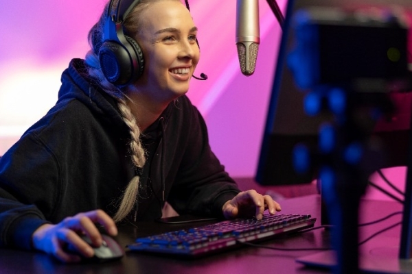 Image for article 'Actors union approves influencer agreement'