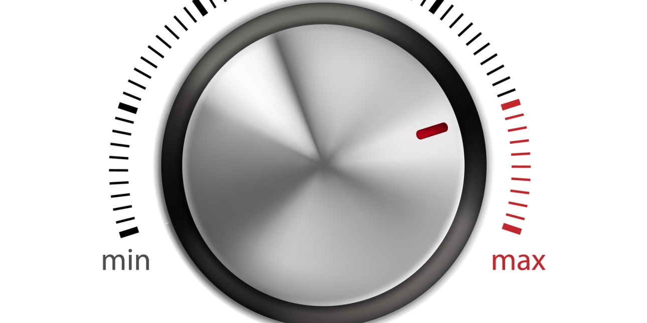 A thermostat dial with the words min at the bottom right hand corner and the word max at the bottom left hand corner. The dial is turned towards max.