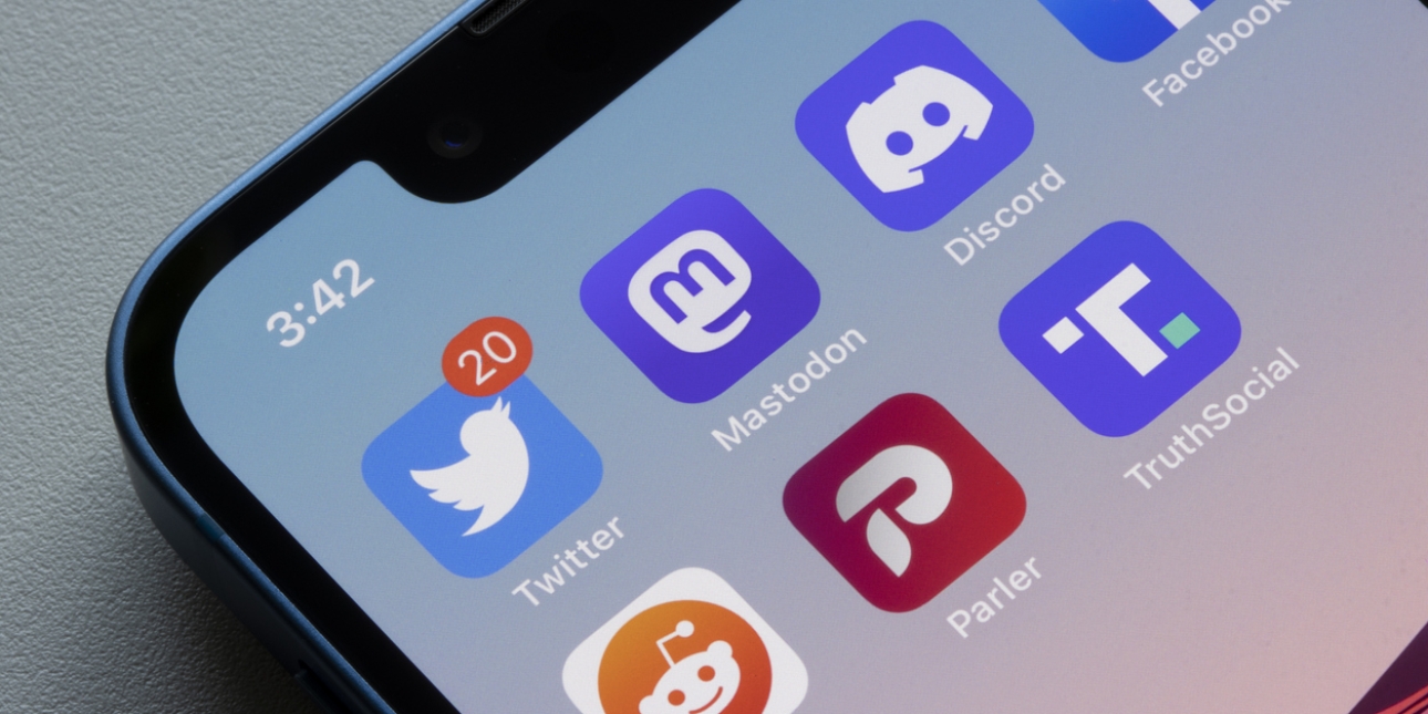 A smartphone screen showing a selection of social media app icons including Twitter and Mastodon