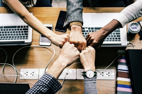 Image for article 'Five ways to turn stakeholders into cheerleaders'