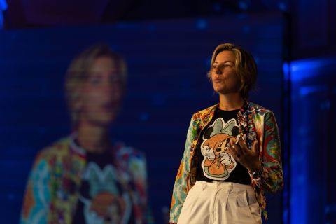 Paola Stefania Garbini on stage wearing a Minnie Mouse t-shirt and a multicoloured jacket